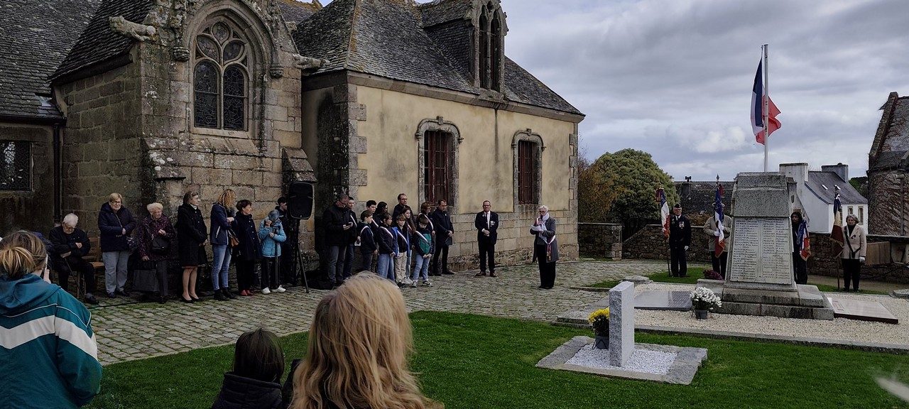 Comm�moration du 11 novembre � Plougasnou. Phot pyb29