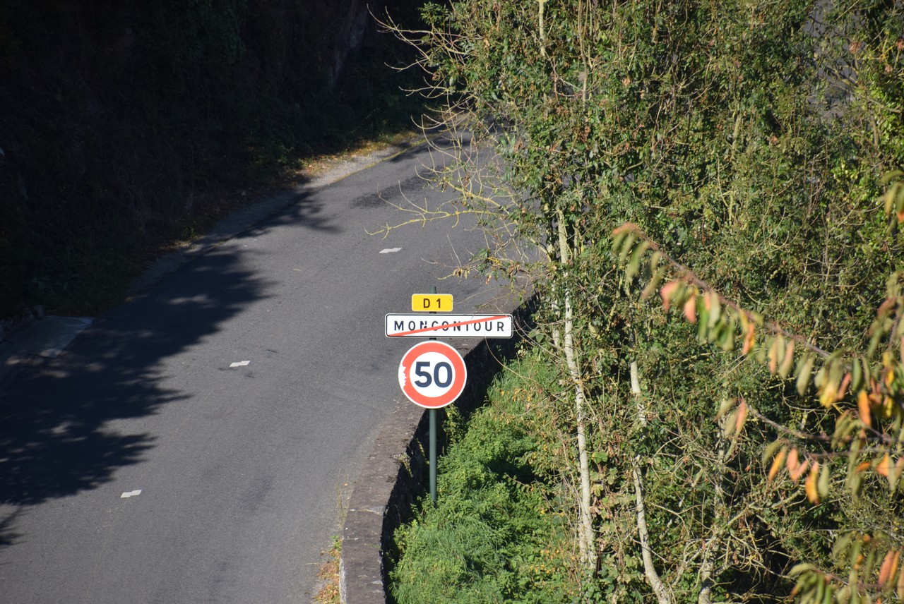 Une petite balade � Moncontour en ce d�but d'automne. Photo pyb29
